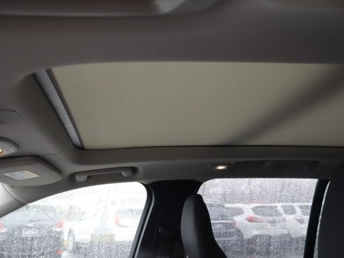 Used 2025 Volvo XC90 B5 Plus image 18