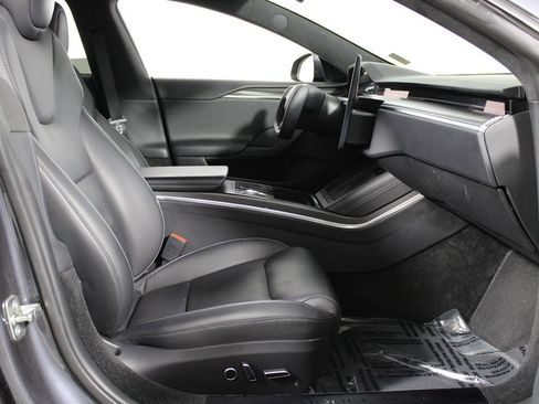 Used 2022 Tesla Model S Plaid image 11
