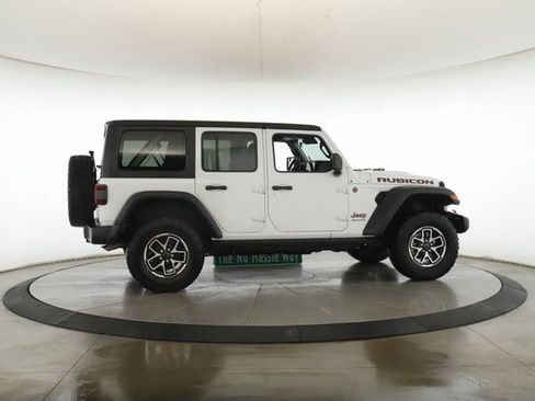 Used 2024 Jeep Wrangler Unlimited Rubicon image 6