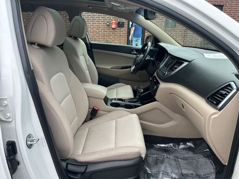 Used 2017 Hyundai Tucson Value AWD/4WD image 18