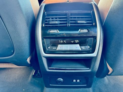 Used 2019 BMW X7 xDrive40i w/ Premium Package AWD/4WD image 22