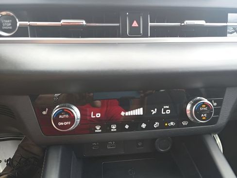 Used 2024 Mitsubishi Outlander SE AWD/4WD image 17