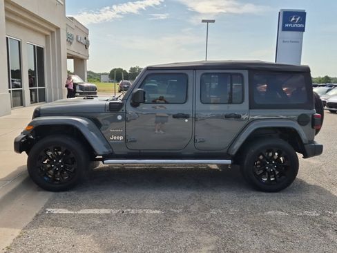 Used 2023 Jeep Wrangler Unlimited Sahara AWD/4WD image 6