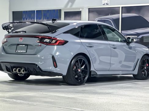 Used 2025 Honda Civic Type R image 9