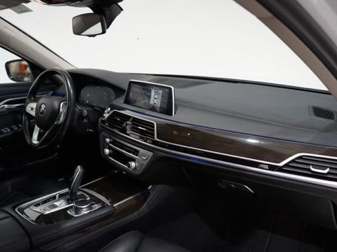 Used 2020 BMW 745e xDrive AWD/4WD image 17