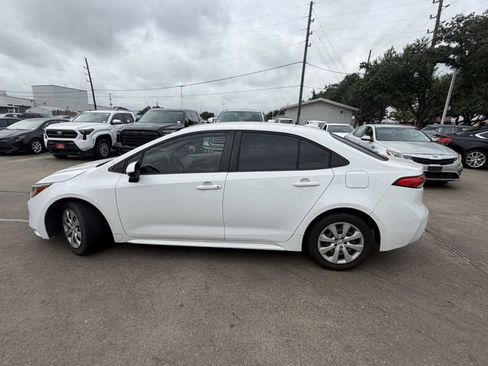 Used 2021 Toyota Corolla LE FWD image 8