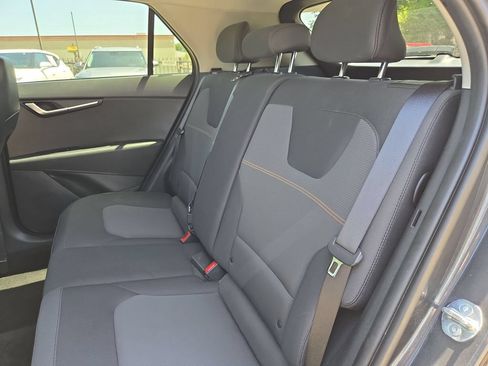 Used 2025 Kia Niro LX FWD image 27