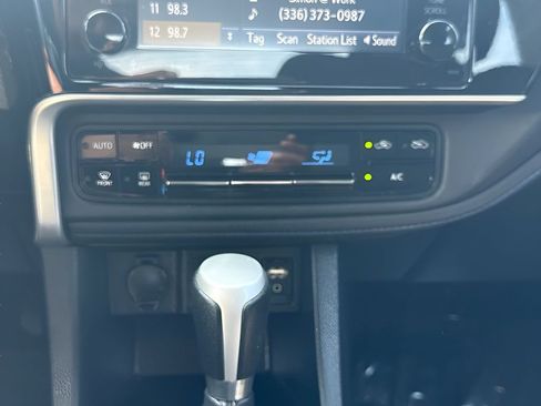 Used 2017 Toyota Corolla SE FWD image 12