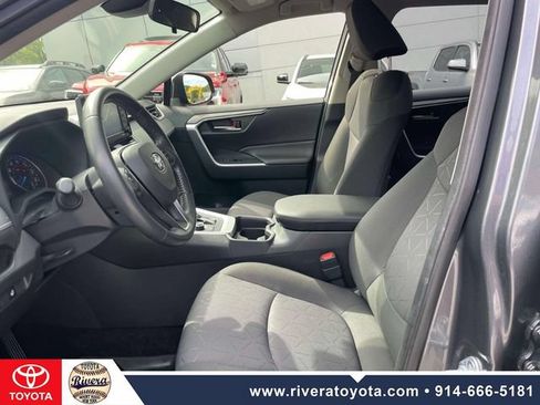 Used 2021 Toyota RAV4 XLE w/ XLE Grade Weather Package AWD/4WD image 15