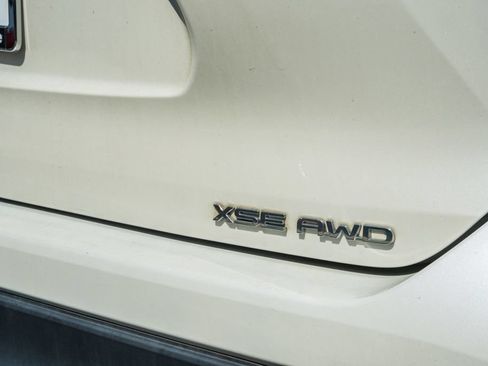 Used 2021 Toyota Highlander XSE AWD/4WD image 7