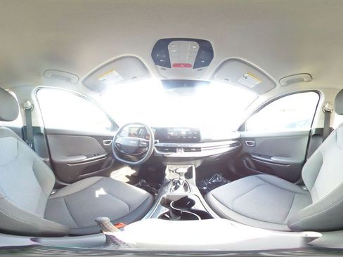 Used 2025 Kia K4 LXS image 44