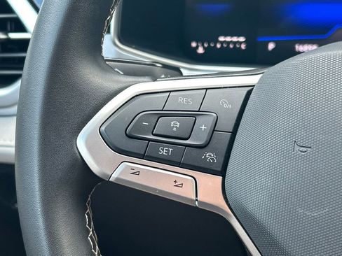 Used 2025 Volkswagen Taos SE FWD image 30