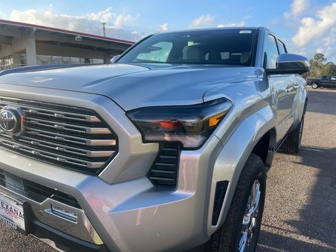 Used 2024 Toyota Tacoma Limited w/ Limited Package (LT) image 10