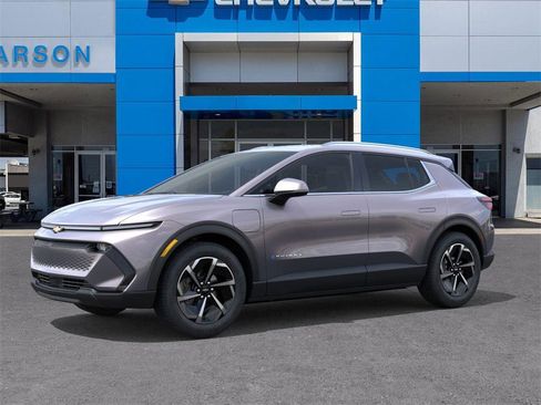 New 2026 Chevrolet Equinox EV LT image 2