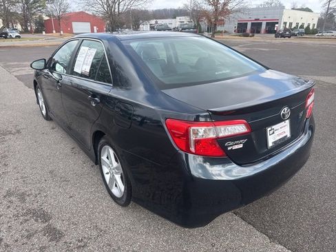 Used 2014 Toyota Camry SE image 3