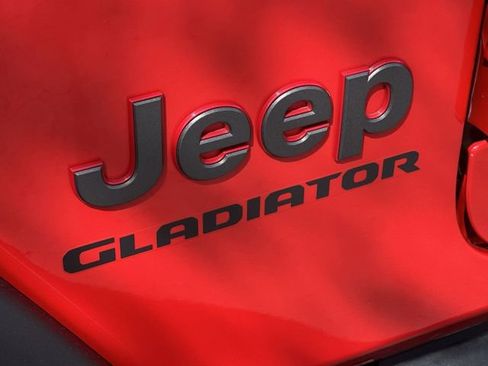 Used 2022 Jeep Gladiator Rubicon w/ Trailer Tow Package AWD/4WD image 31
