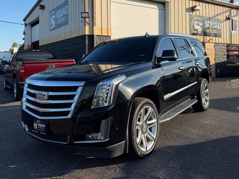 Used 2019 Cadillac Escalade Luxury AWD/4WD image 1