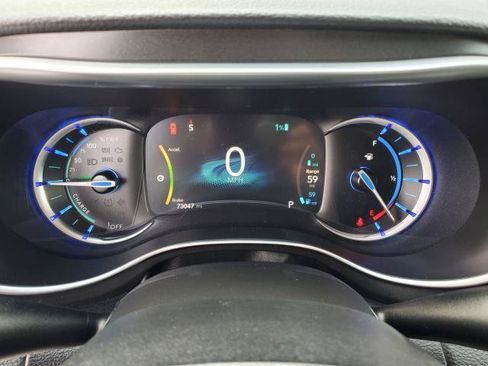 Used 2020 Chrysler Pacifica Limited FWD image 10