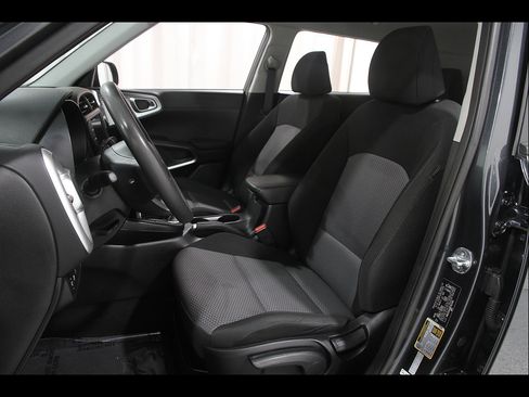 Used 2024 Kia Soul LX w/ Option Group 015 FWD image 5