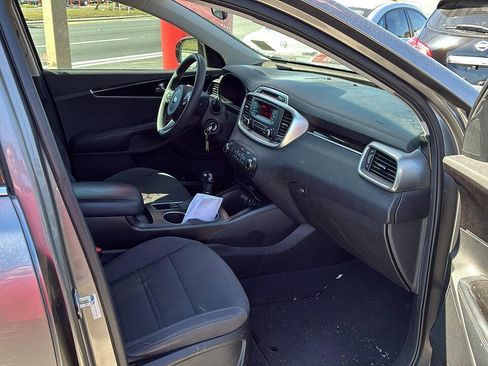 Used 2017 Kia Sorento L FWD image 4