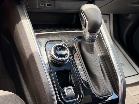 Used 2025 GMC Canyon Elevation AWD/4WD image 19