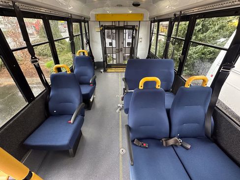 Used 2014 Chevrolet Express 3500 image 8