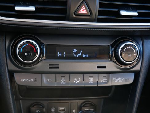 Used 2021 Hyundai Kona Limited image 23