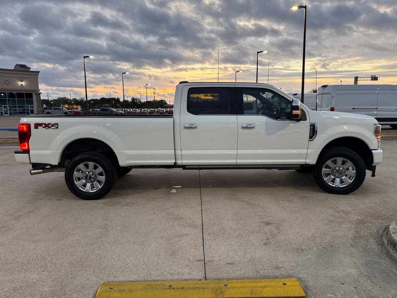 Used 2022 Ford F350 Platinum w/ FX4 Off-Road Package AWD/4WD image 17