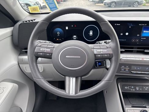 Certified 2025 Hyundai Kona SEL AWD/4WD image 19