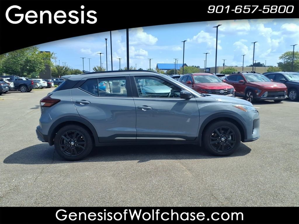 Used 2021 Nissan Kicks SR w/ SR Premium Package FWD image 6