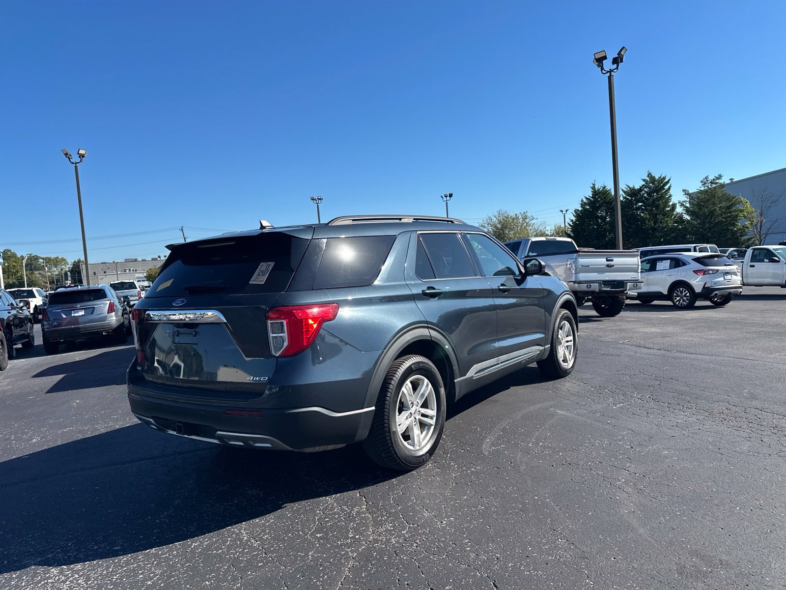 Used 2022 Ford Explorer XLT w/ Equipment Group 202A AWD/4WD image 5