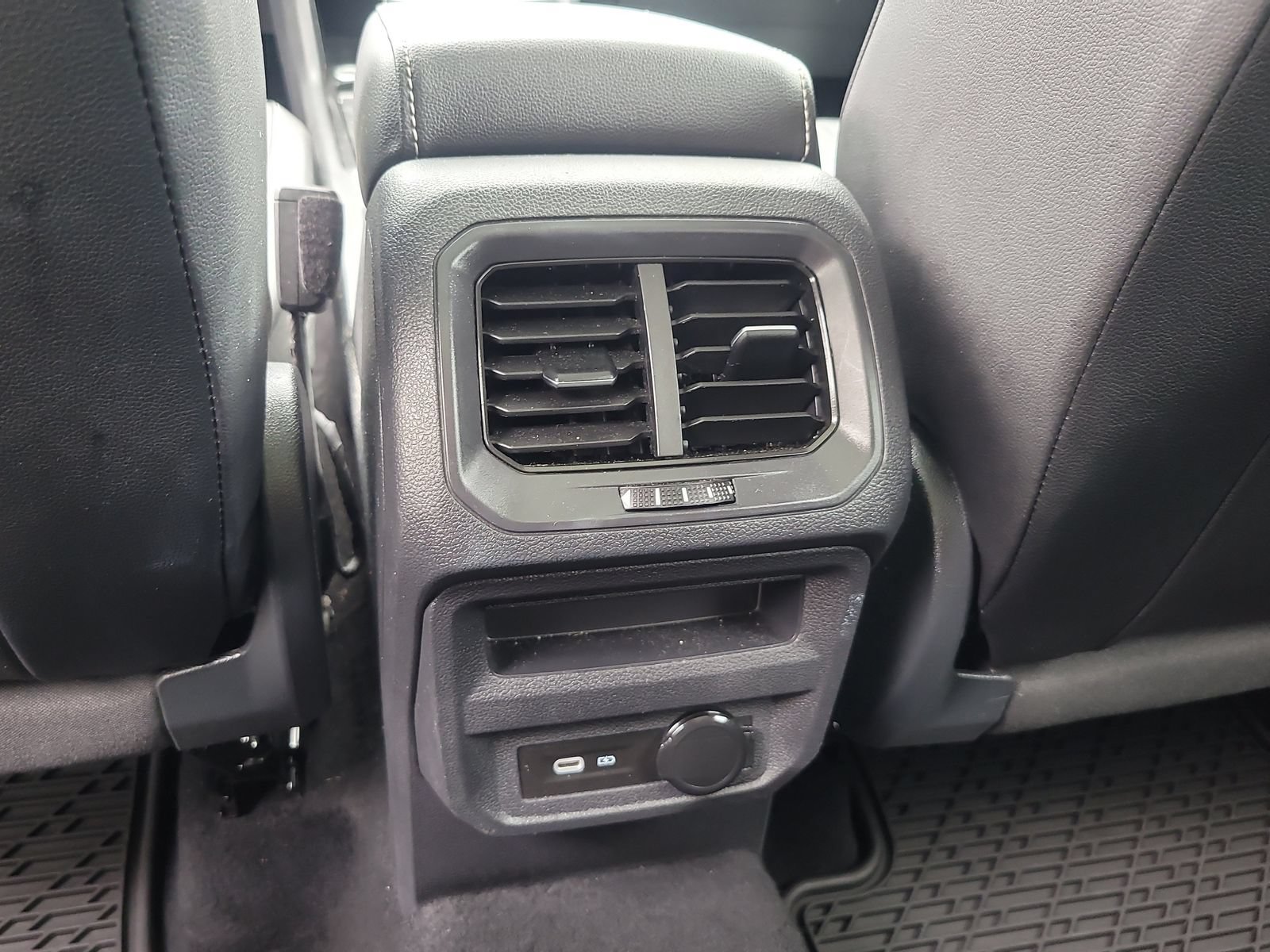 Used 2022 Volkswagen Tiguan SE w/ Panoramic Sunroof Package FWD image 12