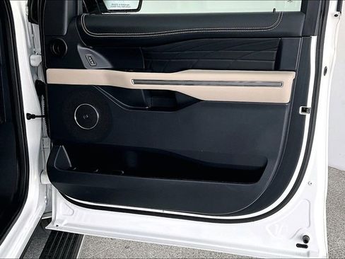Used 2022 Ford Expedition Platinum image 25