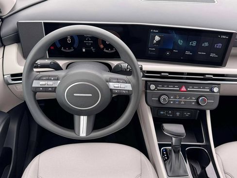 Certified 2026 Hyundai Tucson SE FWD image 18