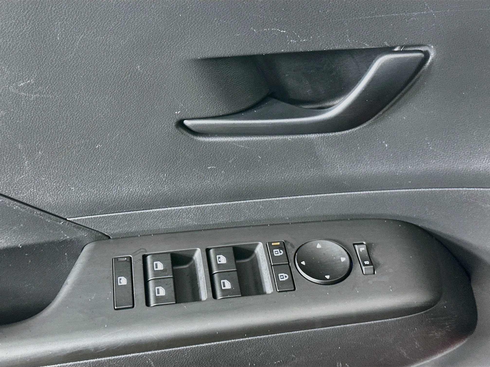 Used 2025 Hyundai Kona SEL FWD image 15