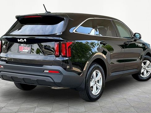 Used 2023 Kia Sorento LX FWD image 6