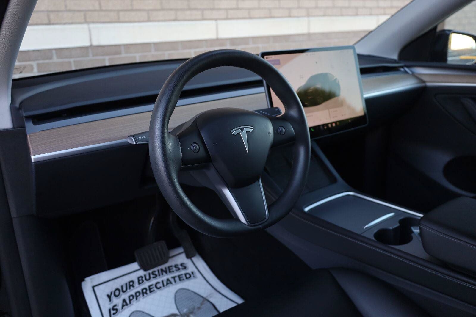 Used 2025 Tesla Model Y Long Range RWD image 16
