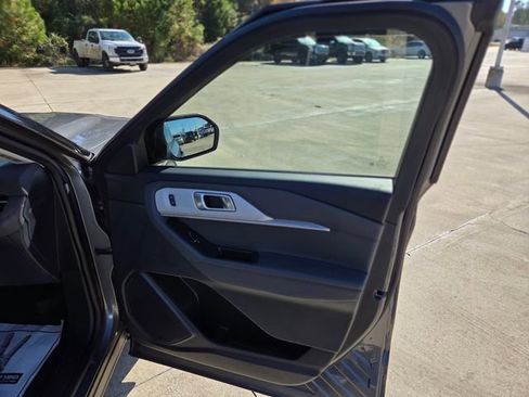 Used 2025 Ford Explorer Active w/ Active Comfort Package image 15