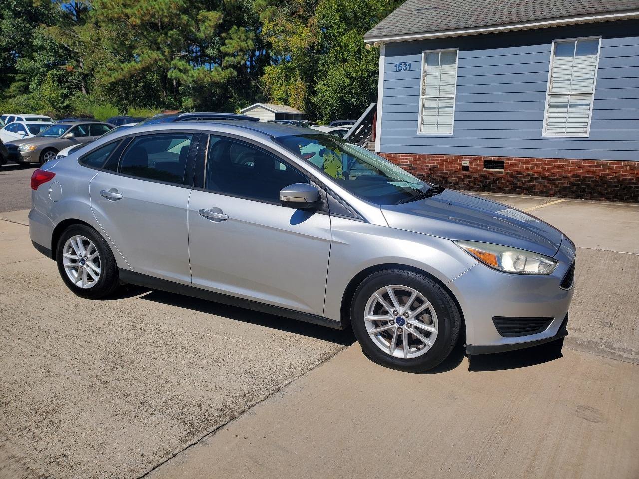 Used 2015 Ford Focus SE FWD image 3