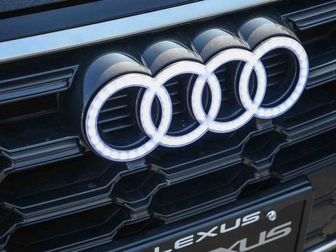 Used 2025 Audi Q5 2.0T Premium image 9