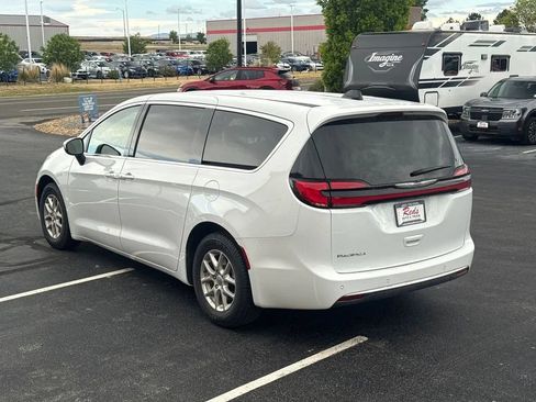 Used 2023 Chrysler Pacifica Touring-L FWD image 50