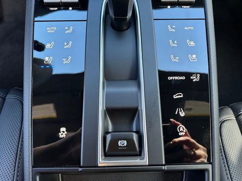 Used 2026 Porsche Macan image 23