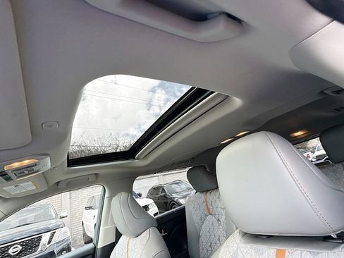 Used 2023 Toyota Highlander Bronze Edition image 24