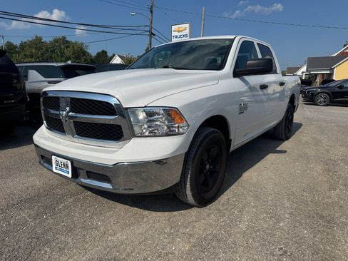 Used 2022 RAM 1500 Classic SLT AWD/4WD image 2