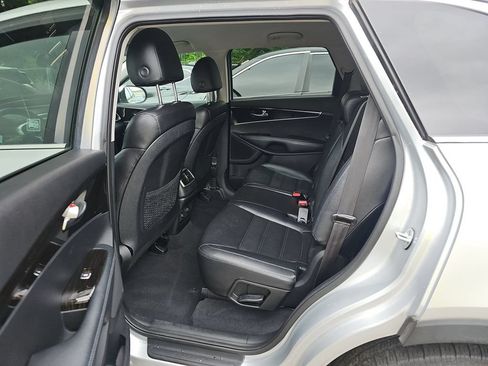 Used 2019 Kia Sorento FWD image 10