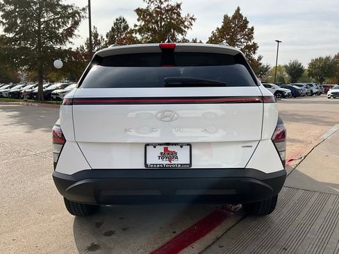 Used 2025 Hyundai Kona SEL image 7