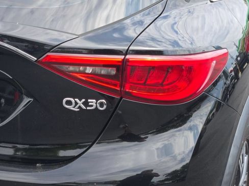 Used 2018 INFINITI QX30 Premium w/ Navigation Package AWD/4WD image 5