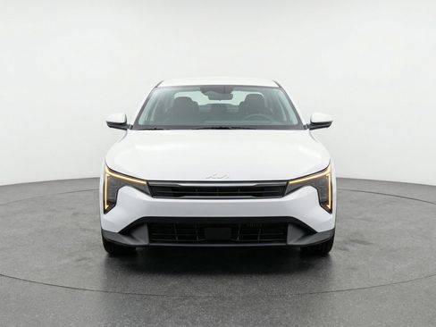 Used 2025 Kia K4 LXS image 2