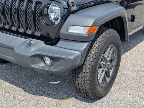 Used 2022 Jeep Wrangler Unlimited Sport AWD/4WD image 9