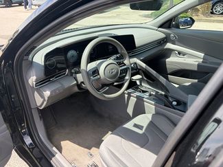 Used 2024 Hyundai Elantra SEL FWD video 2